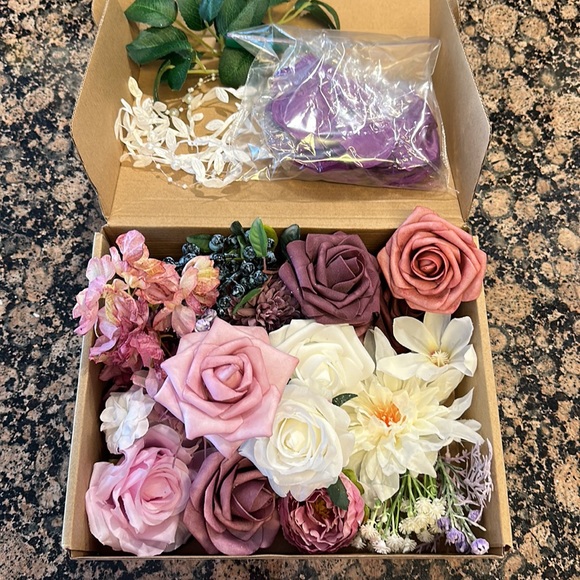 Purple flowers with stems - Picture 4 of 4